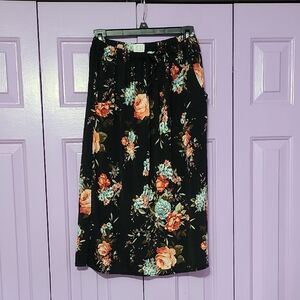 One OAK Size Medium Floral Black Athletic Skirt